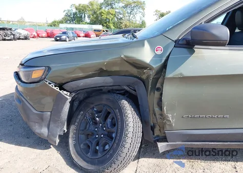 2021 Jeep Cherokee Trailhawk 4X4 z USA, uszkodzony, nr VIN 1C4PJMBX0MD206513